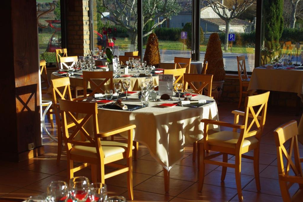 Logis Hotel Restaurant Le Mas De Mon Pere Saint-Jean-le-Centenier Екстериор снимка
